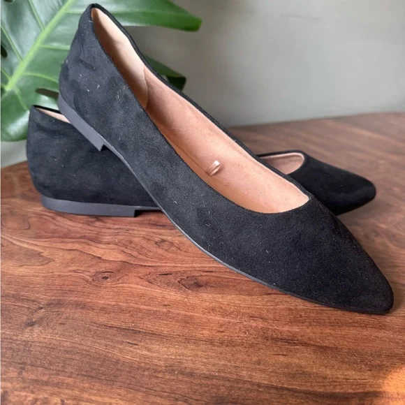 2 Women's Pointed-Toe Flats in Navy and Black 9 Like New - Picture 8 of 12